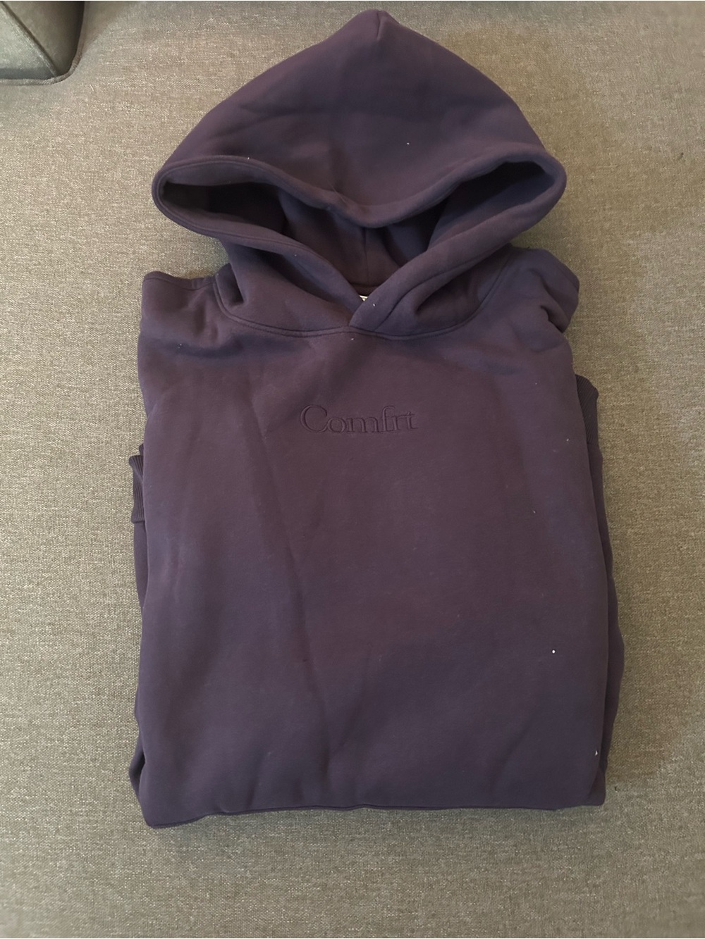 Comfrt NWT Essential Hoodie in BlackBerry